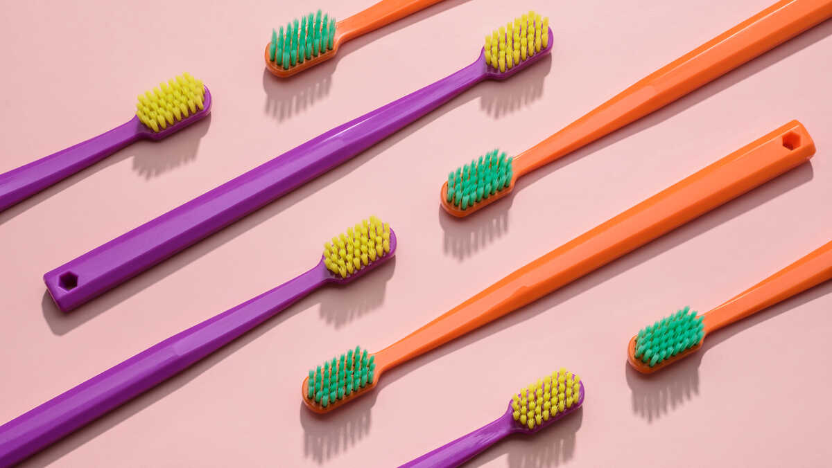 Jaką szczoteczkę do zębów wybrać? | Kompletny poradnik