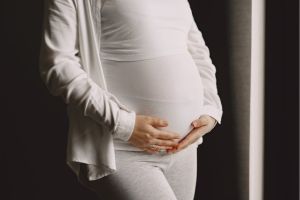 Zęby w ciąży — co wolno, co jest wskazane i czego unikać u dentysty?
