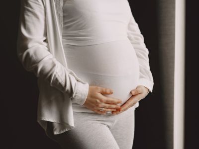 Zęby w ciąży — co wolno, co jest wskazane i czego unikać u dentysty?